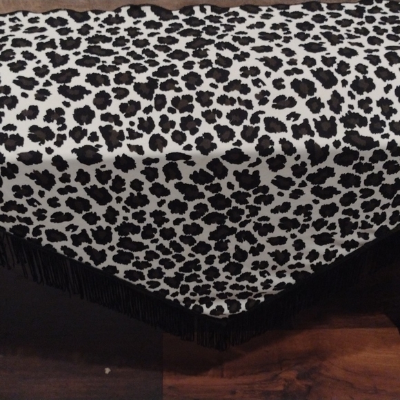 2 animal print scarves - Picture 2 of 4